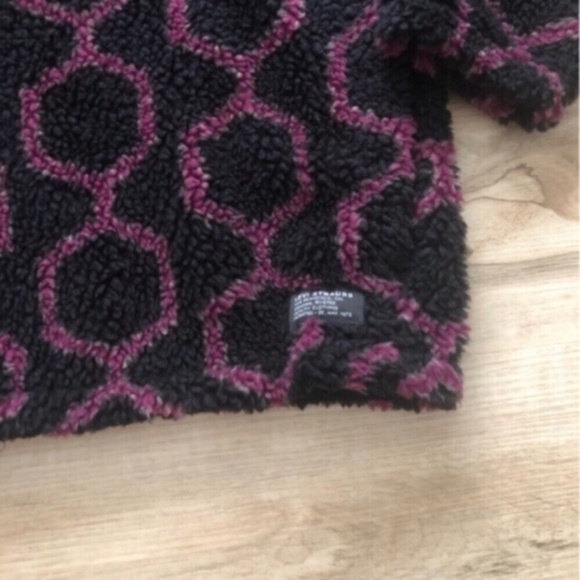 Levi's Black and Purple Patterned Jacket Sherpa Sweater - Picture 6 of 6
